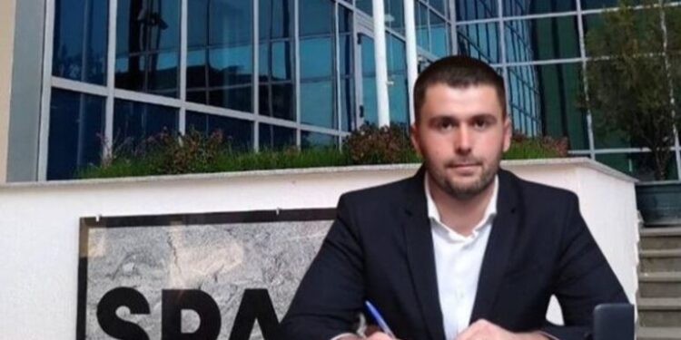SPAK E MORI NËN HETIM/ Reagon kryebashkiaku i Rrogozhinës: Përveç meje po baltosni familjarët e mi. Do përdor çdo armë ligjore…