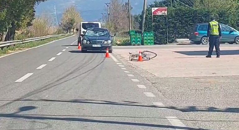 AKSIDENT TRAGJIK NË VELIPOJË/ Automjeti godet për vdekje drejtuesin e biçikletës