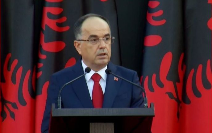 “PAQJA DHE BEKIMI I ZOTIT QOFSHIN MBI JU”/ Begaj uron besimtarët myslimanë për nisjen e Ramazanit