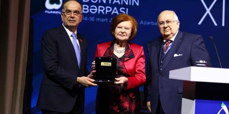 VIZITA NË BAKU/ Presidenti Begaj nderohet me ‘Nizami Ganjavi, Çmimi Ndërkombëtar’
