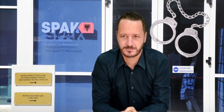I AKUZUAR PËR PASTRIM PARASH DHE KORRUPSION/ GJKKO lë në burg Evis Berberin
