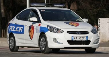 GODITI ME GRUSHTE KAMARIERIN NË LOKAL/ E pëson 53-vjeçari në Librazhd, policia…