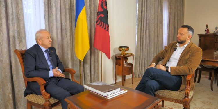 “NA DUHEN MË SHUMË ARMË”/ Ambasadori: Po diskutojmë me Shqipërinë për prodhimin e municioneve për Ukrainën