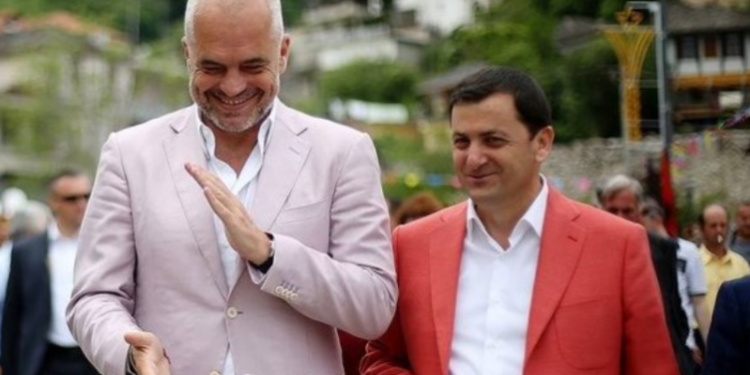 RAMA NË VLORË/ Prezanton Vangjel Tavon si prefektin e ri të qarkut