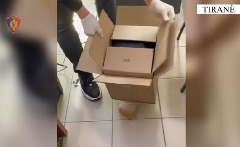 DROGË NGA SHBA DREJT TIRANËS ME POSTË/ Policia jep detajet: 1 në pranga, 1 në kërkim