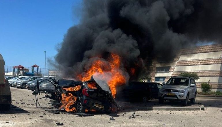 SULMET ME RAKETA/ Izraeli: 18 të plagosur në fshatin Arab el Aramshe, mes tyre 13 rezervistë…