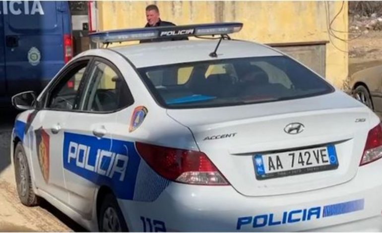 E PËSON KEQ/ Ngacmoi seksualisht klienten 27-vjeçare në lokal, prangoset kamerieri në Shkodër