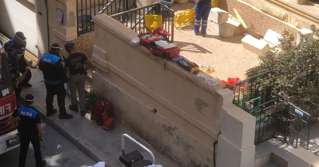 TRAGJIKE/ Shembet çatia e ndërtesës në Maltë, vdes punëtori shqiptar, plagoset tjetri