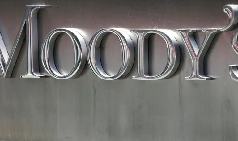 “KISHTE STABILITET MAKROEKONOMIK”/ Vlerësimi i Moody’s për Shqipërinë: Pritet rritje e ekonomisë dhe rënie e borxhit publik