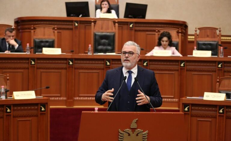 REPLIKAT NË KUVEND/ Gogu i kujton Flamur Nokës vilën 786 mijë euro: Jep llogari për akuzat e Gazit, pastaj fol…