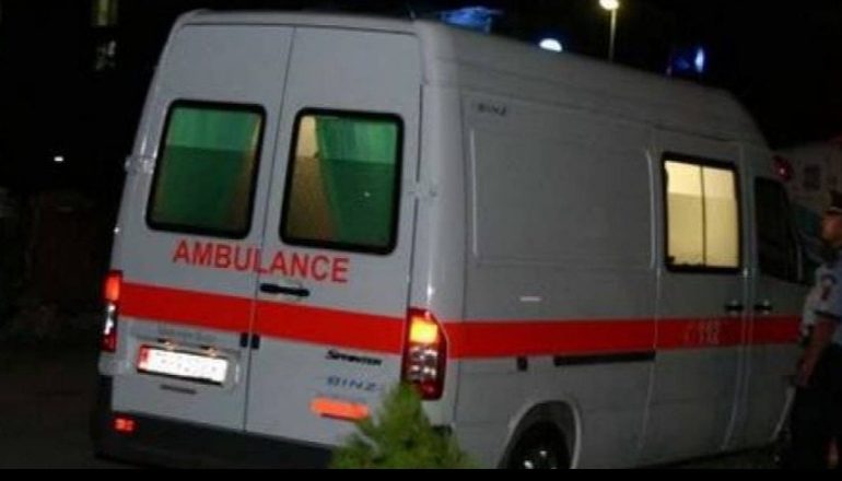 NJË TJETËR SHERR NË TIRANË/ 40-vjeçari plagoset me thikë, arrestohet i riu në kërkim