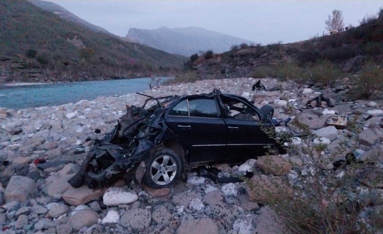 PAMJE TË RËNDA/ Aksidenti me 8 të vdekur, si ra makina me klandestinë nga 100 metër lartësi dhe përfundoi në lumin Vjosë