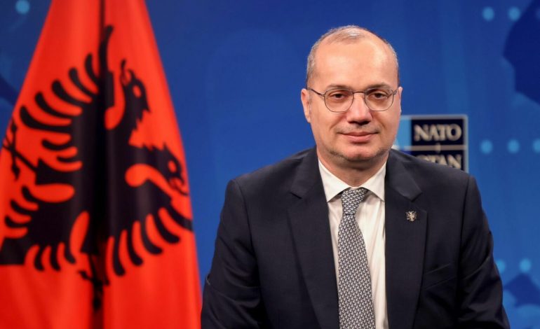 “NE DO TË VAZHDOJMË KONTRIBUTET PËR ALEANCËN”/ Ministri Hasani: NATO, garantues i palëkundur i sigurisë