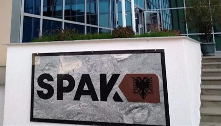 TRAFIKU I EMIGRANTËVE TË PALIGJSHËM/ SPAK, Policia e autoritetet e huaja operacion në disa qytete! 26 urdhër arreste, mes tyre 4 policë