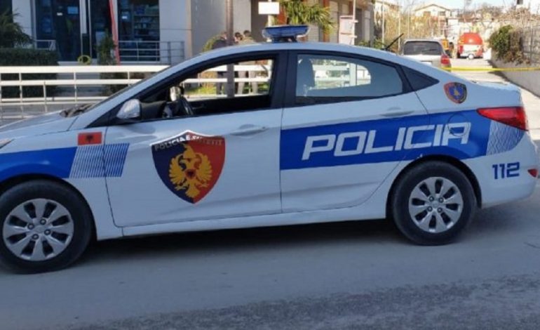 DETAJET E PARA/ Përfshihet nga flakët makina e zyrtares së bashkisë Vlorë (EMRI)