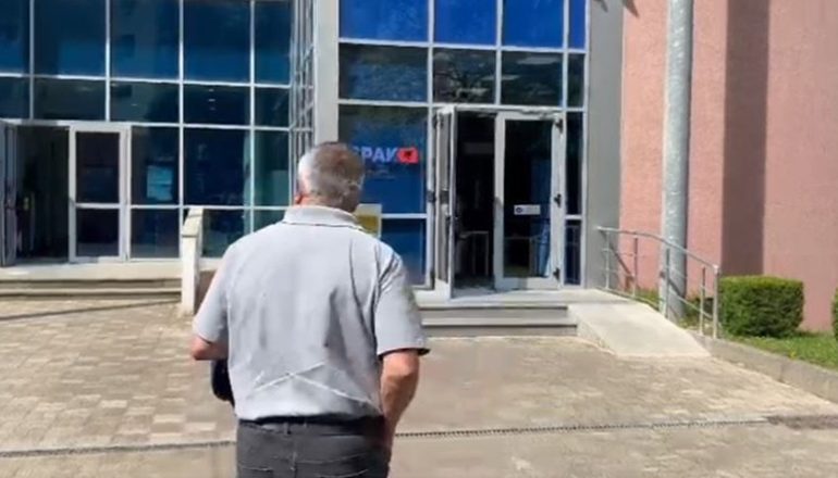 U DENONCUA NGA BANORËT/ Kryetari i bashkisë së Tropojës, Rexh Byberi paraqitet në SPAK