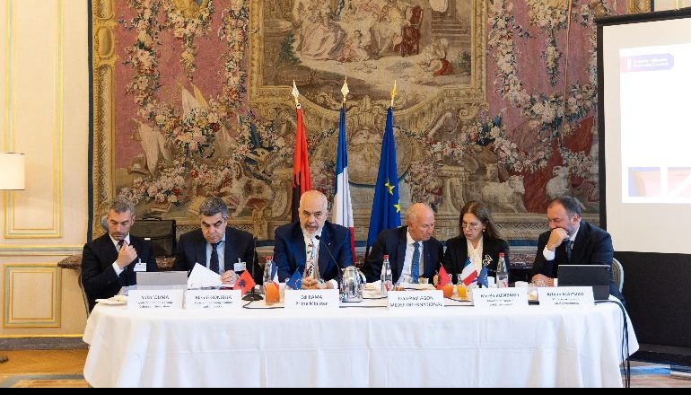 RAMA NË FRANCË/ Pritet me ceremoni dhe takim ‘kokë më kokë’ me presidentin Macron! Nënshkruhen disa marrëveshje