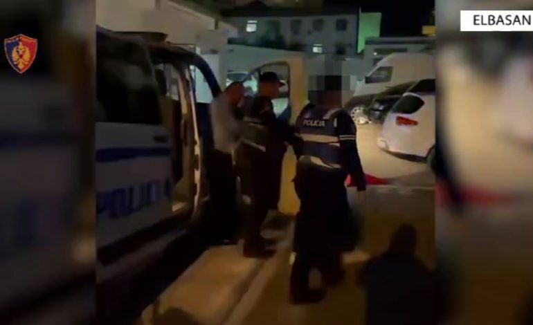 U KAP ME KALLASHNIKOV NË BANESË/ Arrestohet 48-vjeçari në Elbasan. I dënuar për…