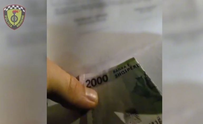 ÇFARË NDODHI? Tentoi të korruptonte policin pasi shkeli limitin e shpejtësisë, shoferi në telashe, rezultoi se…