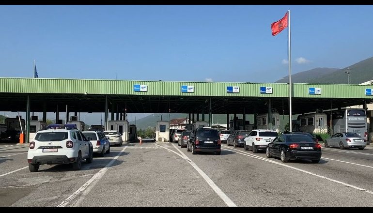 TEMPERATURA TË LARTA NË SHQIPËRI/ Fluks i lartë qytetarësh nga Kosova për të kaluar fundjavën