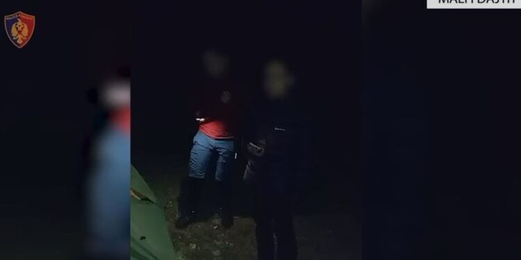 MBETËN TË IZOLUAR NË MALIN E DJAJTJT/ Shpëtohen dy turistët çekë