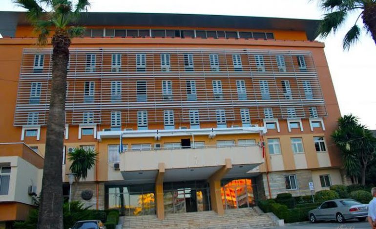 TJETËRSIMI I PRONAVE NË SPITALLË/ Gjykata e Durrësit lë në burg 5 të arrestuarit