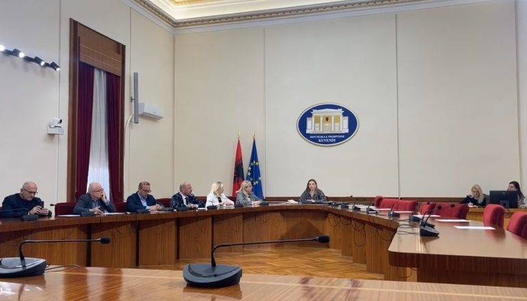 PAS 4 MBLEDHJEVE TË DËSHTUARA/ Sot rinis punën Komisioni Hetimor për Shëndetësinë! PS gati planin
