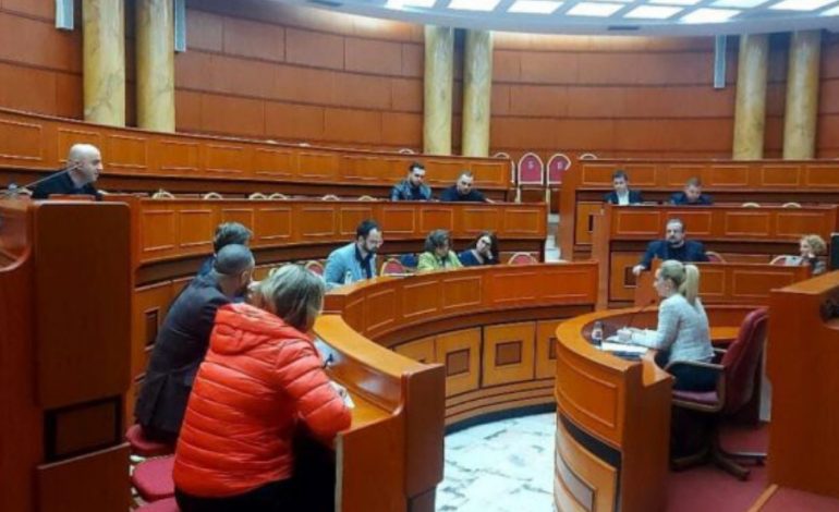 NUK KISHIN FIRMAT E NEVOJSHME/ Kryesia e Keshillit Bashkiak rrëzon kërkesën e opozitës për thirrjen urgjente të mbledhjes