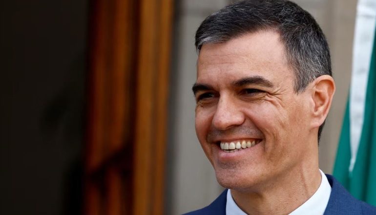 PARALAJMËROI DORËHEQJEN/ Mijëra protestues në Madrid i kërkojnë Sanchez të qëndrojë në detyrë