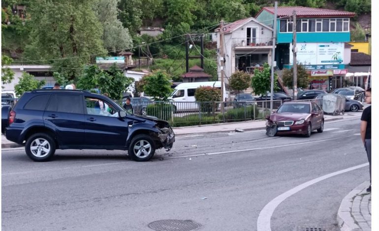 PAMJET/ Aksident në dalje të qytetit të Librazhdit, një i plagosur