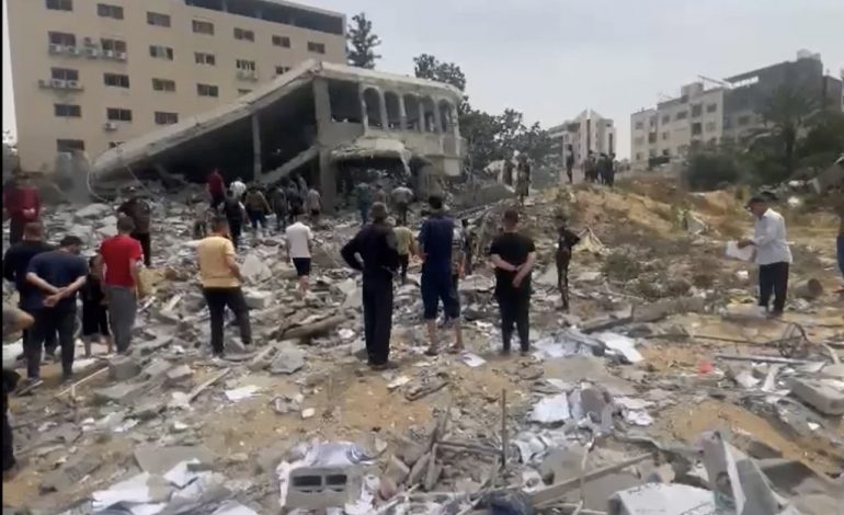 LUFTA NË GAZA/ Vajza e një poeti të shquar palestinez vritet bashkë me foshnjën dy muajsh, prindërit iu vranë në dhjetor