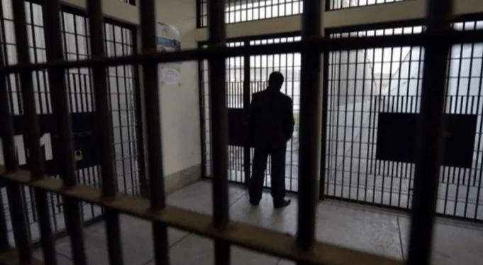 “Mirror”: Të burgosurit shqiptarë, dëbuar nga Britania e Madhe janë në burgje të rehatshme me ‘dhoma dashurie’ dhe ushqime të bollshme