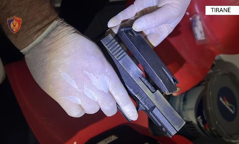 E PËSON KEQ/ Qarkullonte me automjet i armatosur, arrestohet në flagrancë 43-vjeçari në Vorë (EMRI)