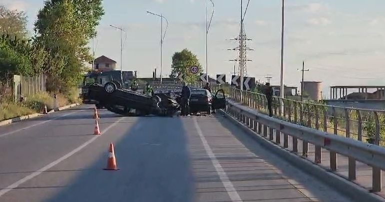 AKSIDENT TRAGJIK/ Përplasen dy automjete në Pogradec, një viktimë