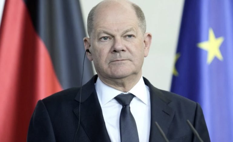 DIALOGU KOSOVË-SERBI/ Scholz mesazh Kurtit: Themelimi i asociacionit, i rëndësishëm!