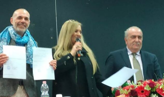 HISTORIKE/ Bashkia me shumicë arbëreshe në Itali lëshon certifikatën e parë të lindjes në gjuhën shqipe