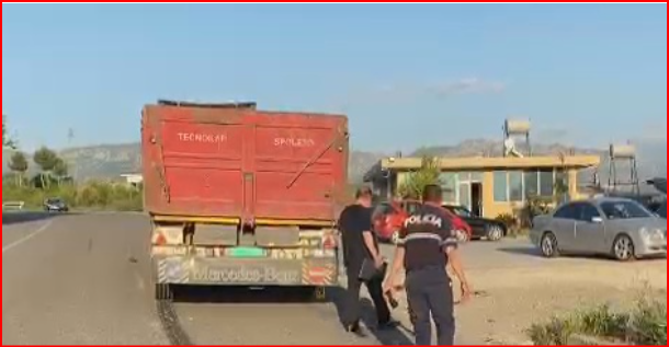 TRAGJIKE/ Aksident në aksin Milot-Fushë Krujë. Trajleri përplas për vdekje këmbësorin