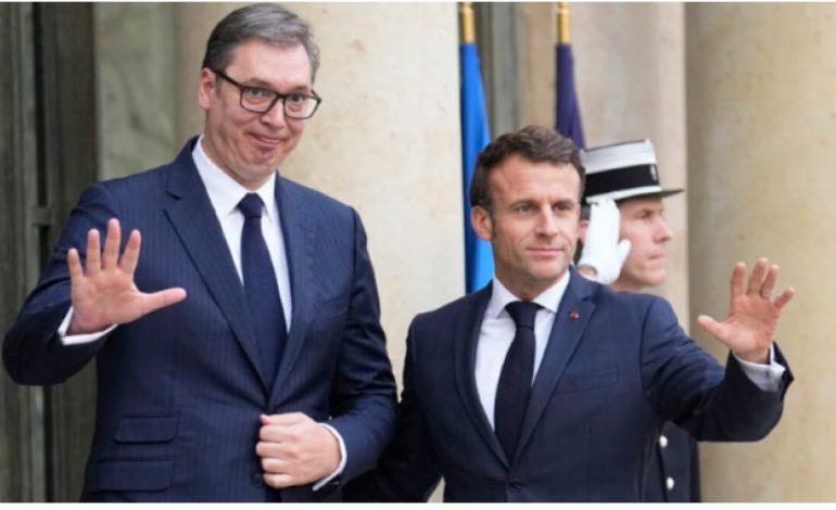 VIZITA E VUÇIÇ NË PARIS/ Opozita serbe kritika Macron: Njeriu që pritët në Elysee refuzon të lejojë zgjedhje të lira