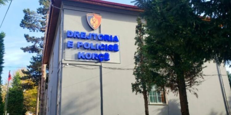 NDODH NË KORÇË/ Dhunoi bashkëshorten dhe 2 fëmijët, arrestohet 61-vjeçari