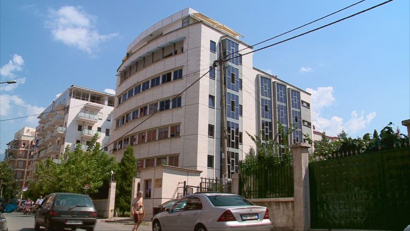 NDËRTIM I PALIGJSHËM DHE FALSIFIKIM DOKUMENTASH/ Prokuroria e Tiranës sekuestron vilën 2-katëshe në Petrelë