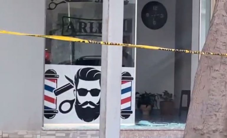 DETAJET E REJA/ Sherri masiv në Vlorë, adoleshentët përdorën thika dhe objektet e berberhanes