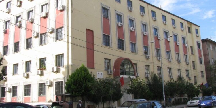 AKUZAT/ Prokuroria e Durrësit sekuestron pasuritë e të dënuarit në Shqipëri dhe Itali