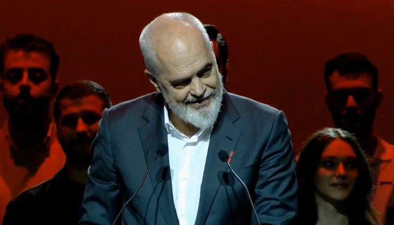 TAKIMI ME EMIGRANTËT SHQIPTARË/ Rama nga Athina: Nuk u krijojmë asnjë telash grekëve! Bujrëm edhe politikanëve që presojnë në Shqipëri…