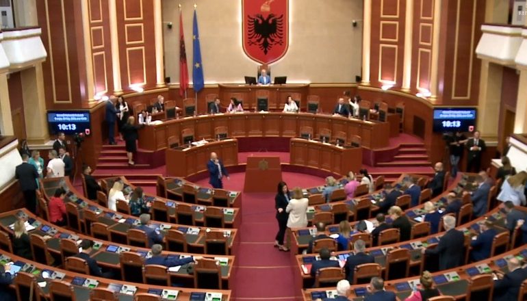 KUVEND/ Miratohet ngritja e Komisionit të Posaçëm Antikorrupsion, 74 vota pro