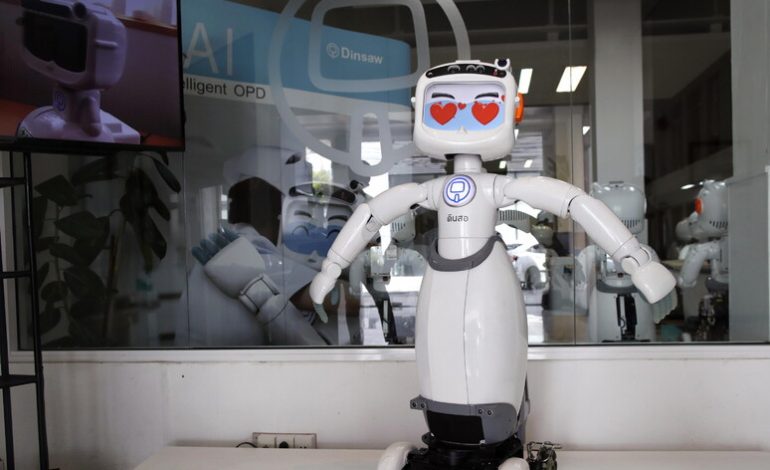 AVANCIMI I TEKNOLOGJISË/ Frika prej robotëve largon punëtorët e hoteleve dhe restoranteve