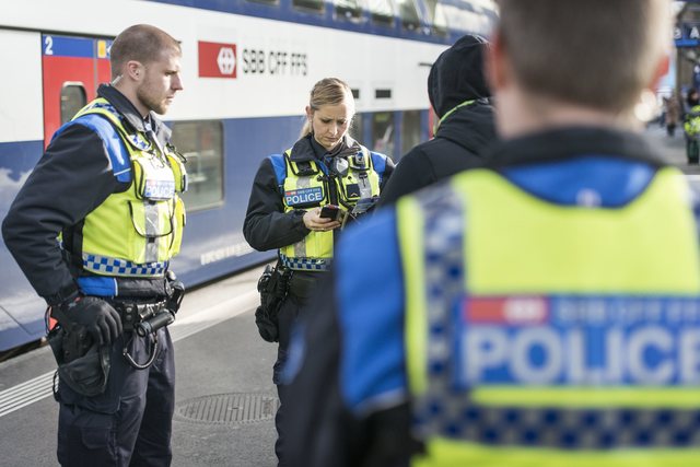 POLICIA ZVICERIANE I GJEN 500 GRAM KOKAINË NË SHTËPI/ E pëson keq shqiptari dhe bashkëpunëtori i tij