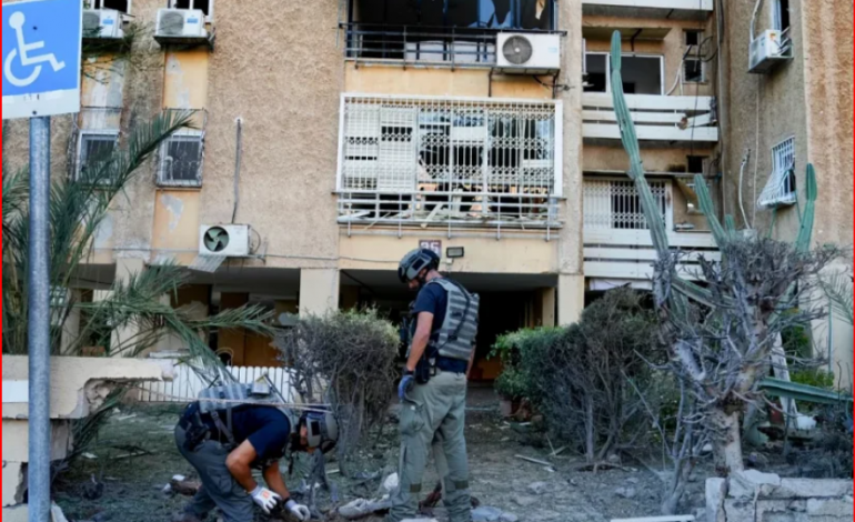 LUFTA/ Tel Aviv, një raketë e lëshuar nga Rripi i Gazës godet një ndërtesë banimi në Ashkelon të Izraelit