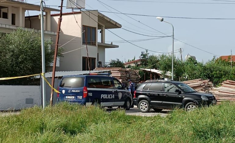 U QËLLUA ME PLUMB NË BARK NGA BABI, I CILI VRAU VETEN MË PAS/ Si paraqitet gjendja shëndetësore e 40-vjeçares në Lushnje