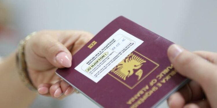 PROJEKTLIGJI ËSHTË GATI/ Shqiptarët do të pajisen me pasaporta digjitale