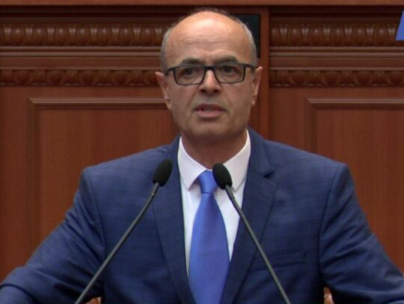 “BERISHA MASAKROI DULEN, HOXHËN DHE…”/ Koçi: Po përdoren krimet e komunizmit për t’iu hedhur baltë partizanëve